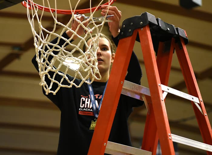 x South Medford Clackamas 6A Oregon girls basketball final Taylor Balkom 32